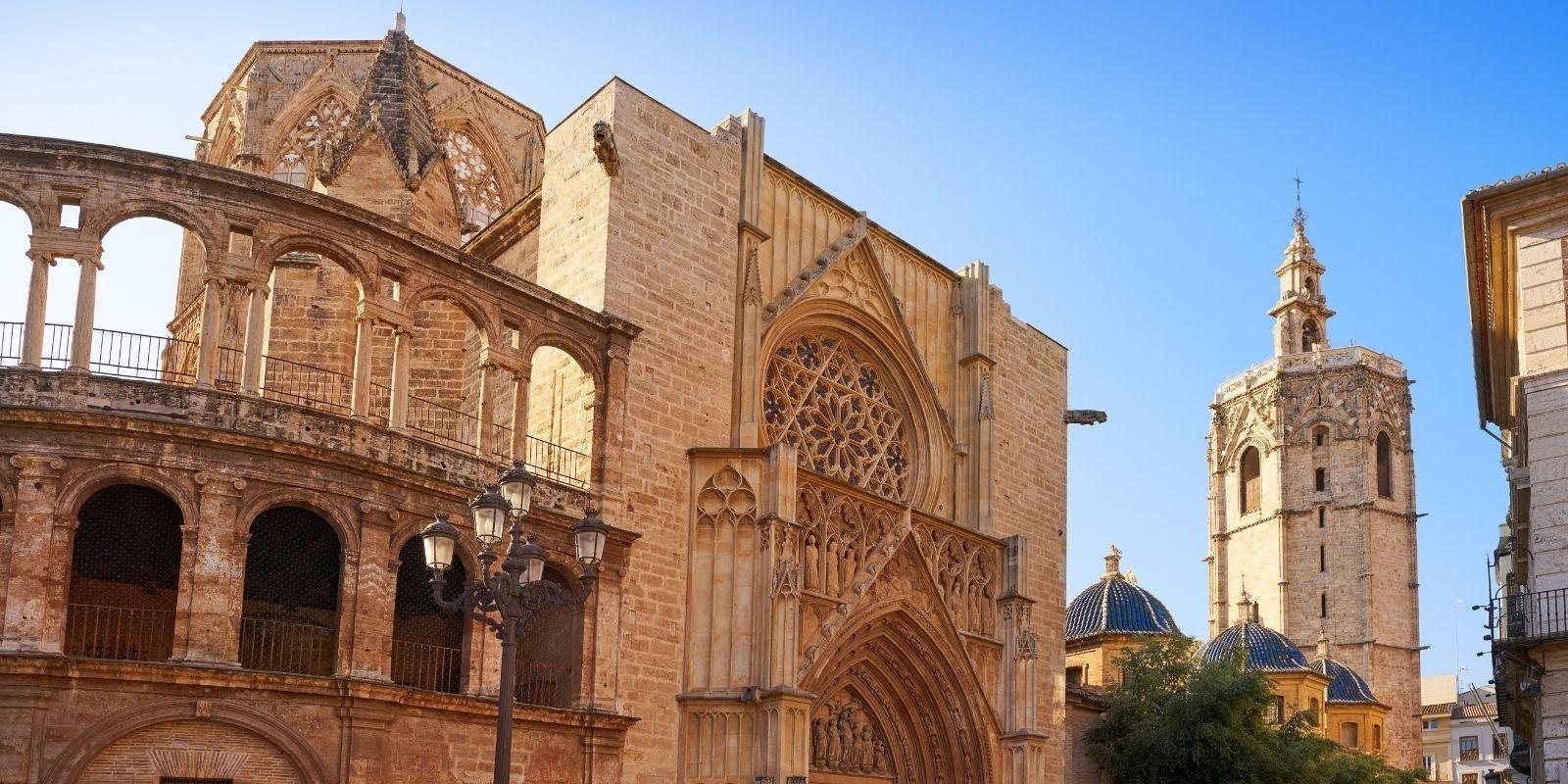 Descubre el encanto del Barrio de San Francesc de Valencia