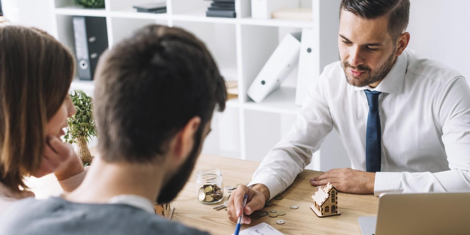 "¡Domina el Arte de la Gestión Inmobiliaria! Consejos para Gestionar tus Propiedades de Alquiler en Miami y Orlando con Éxito"